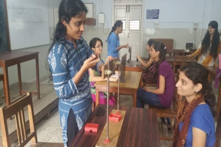 Maniben Nanavati Women's College campus in Mumbai, Maharashtra, India — photo 5