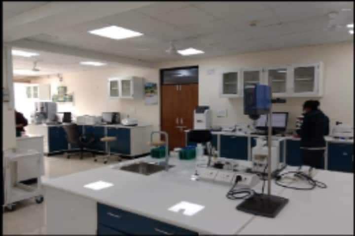 Institute of Nuclear Medicine and Allied Sciences campus in New Delhi, Delhi, India — photo 2