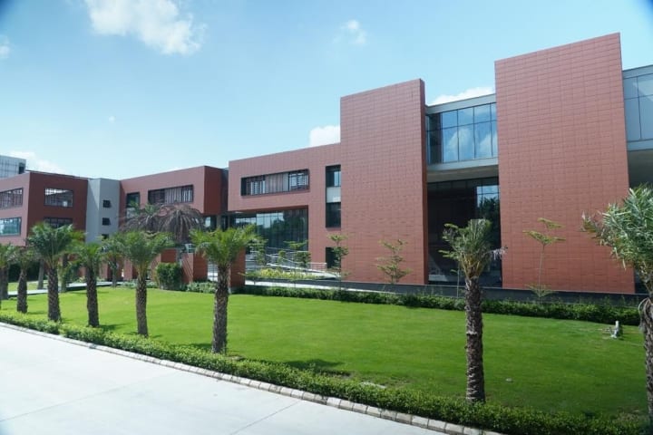 Sparsh Global Business School campus in Greater Noida, Uttar Pradesh, India — photo 1