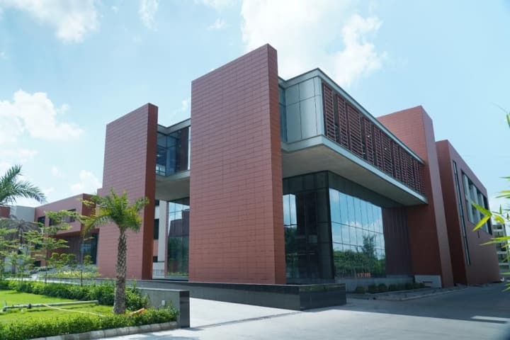 Sparsh Global Business School campus in Greater Noida, Uttar Pradesh, India — photo 3
