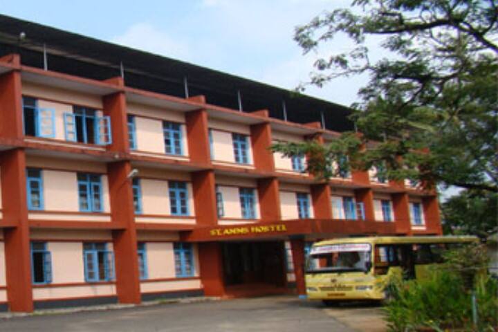 St Xavier's College for Women campus in Ernakulam, Kerala, India — photo 5