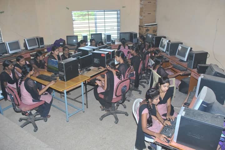Government First Grade College for Women campus in Belgaum, Karnataka, India — photo 6