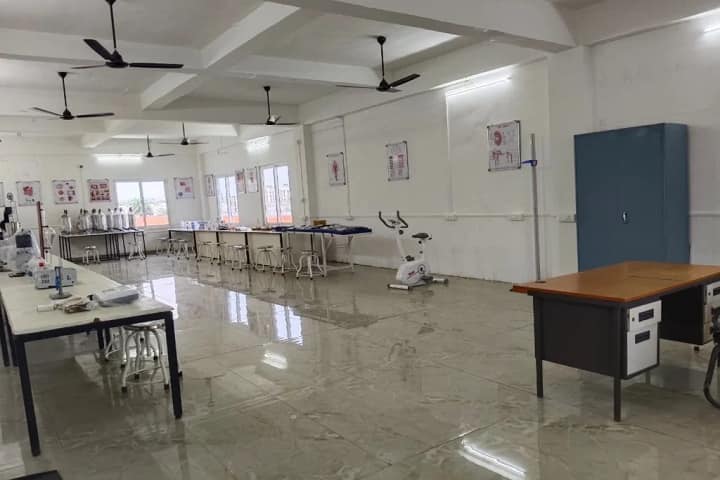 Raniganj Institute of Medical Science campus in Paschim Bardhaman, West Bengal, India — photo 2