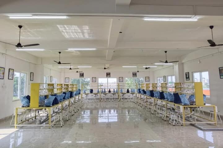 Raniganj Institute of Medical Science campus in Paschim Bardhaman, West Bengal, India — photo 3
