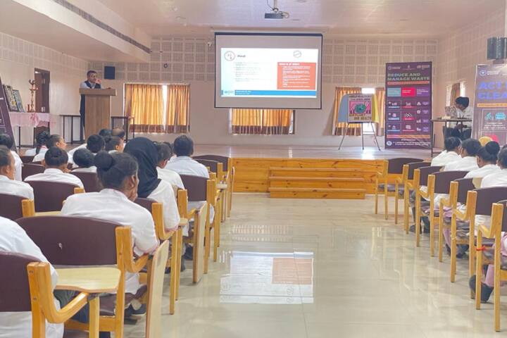 SS Agrawal College campus in Navsari, Gujarat, India — photo 6