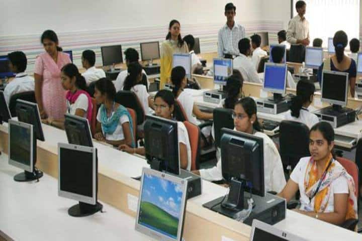 Pune District Education Association's Mamasaheb Mohol College campus in Pune, Maharashtra, India — photo 3