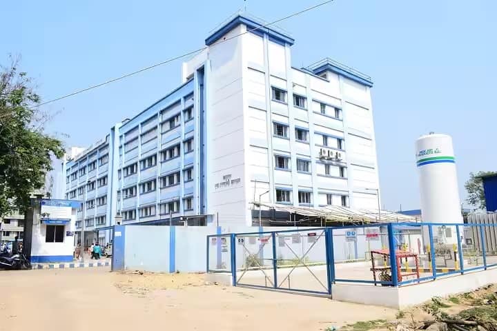 Prafulla Chandra Sen Government Medical College and Hospital campus in Hooghly, West Bengal, India — photo 2