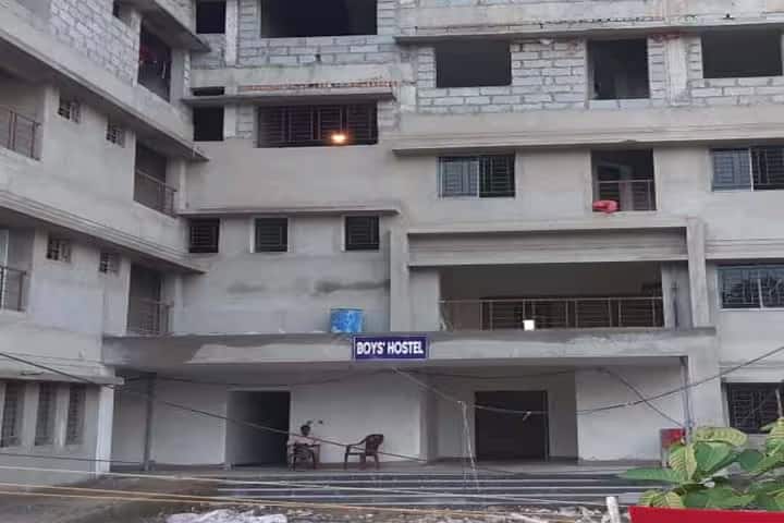 Prafulla Chandra Sen Government Medical College and Hospital campus in Hooghly, West Bengal, India — photo 6