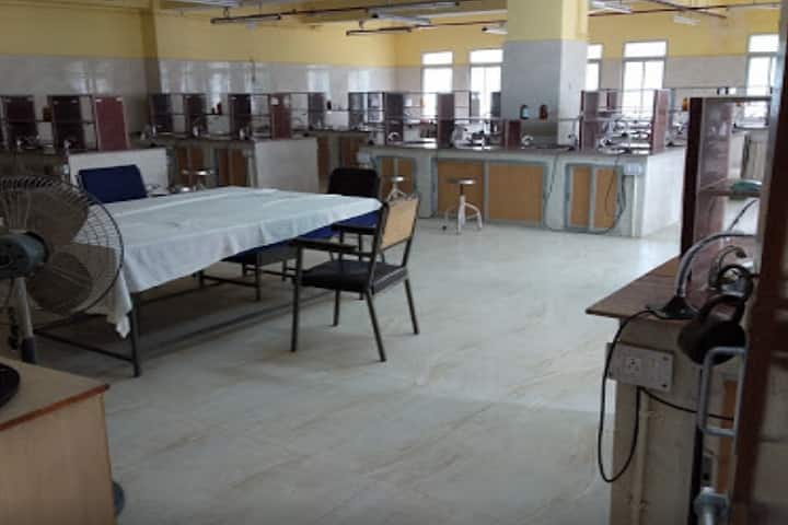 Midnapore Medical College campus in Medinipur, West Bengal, India — photo 5