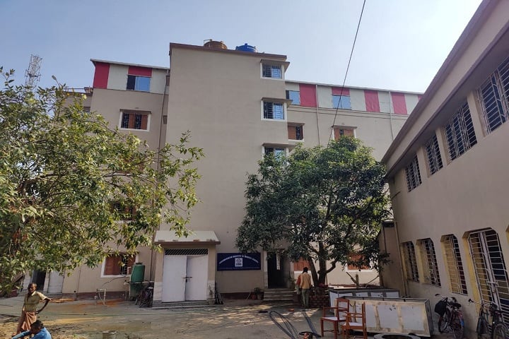 Krishnanagar Institute of Medical Science campus in Krishnanagar, West Bengal, India — photo 2