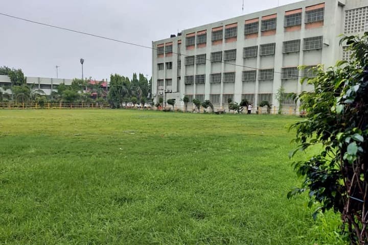 Udhna Citizen Commerce College campus in Surat, Gujarat, India — photo 1
