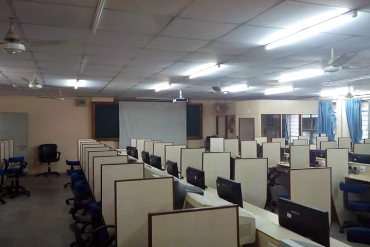 Udhna Citizen Commerce College campus in Surat, Gujarat, India — photo 4