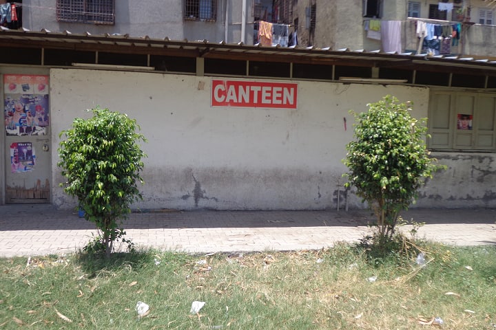 Udhna Citizen Commerce College campus in Surat, Gujarat, India — photo 6