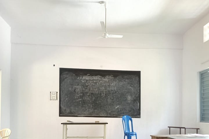 VV Giri Government Kalasala campus in Dumpagadapa, Andhra Pradesh, India — photo 6