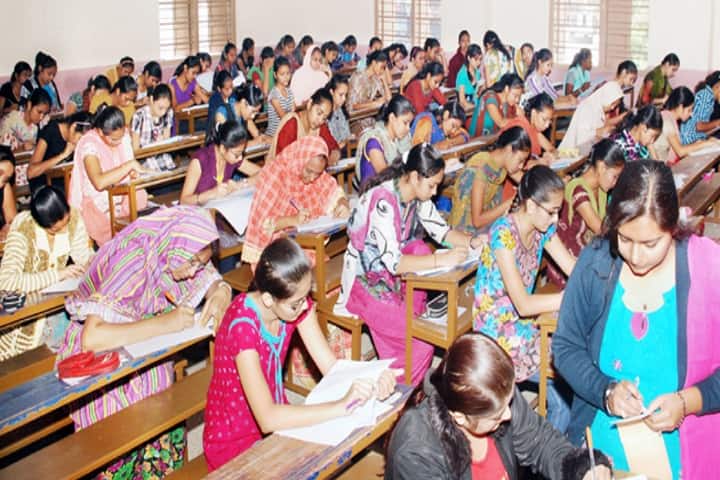 Shri Sadgurudev Shri Ranchhoddasji Bapu Mahila Home Science College and Lt Meenaben Jayantilal Kundaliya English Medium Mahila Commerce and BBA College campus in Rajkot, Gujarat, India — photo 3