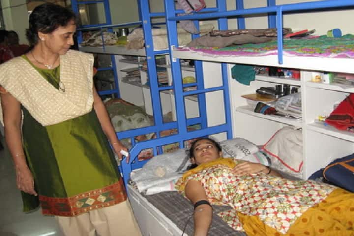 Smt RR Patel Mahila Arts and Commerce College campus in Rajkot, Gujarat, India — photo 4