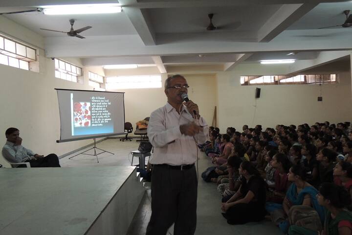 Smt RR Patel Mahila Arts and Commerce College campus in Rajkot, Gujarat, India — photo 5