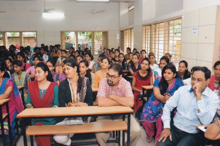 Shree Bhikhabhai Patel Institute of PG Studies in Research and Humanities campus in Anand, Gujarat, India — photo 4