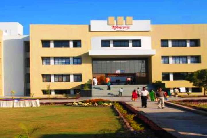 Shree Swaminarayan Naimisharanya College of Management and IT campus in Bhavnagar, Gujarat, India — photo 1