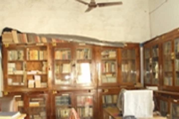 Smt CP Choksi Arts and Shree PL Commerce College campus in Veraval, Gujarat, India — photo 3