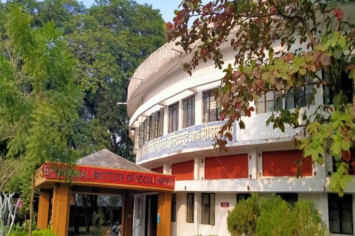Shri Bhaiyyaji Pandhaipande National Institute of Social Work campus in Nagpur, Maharashtra, India — photo 1