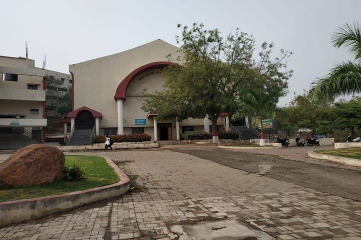 Datta Meghe Ayurved College campus in Nagpur, Maharashtra, India — photo 1