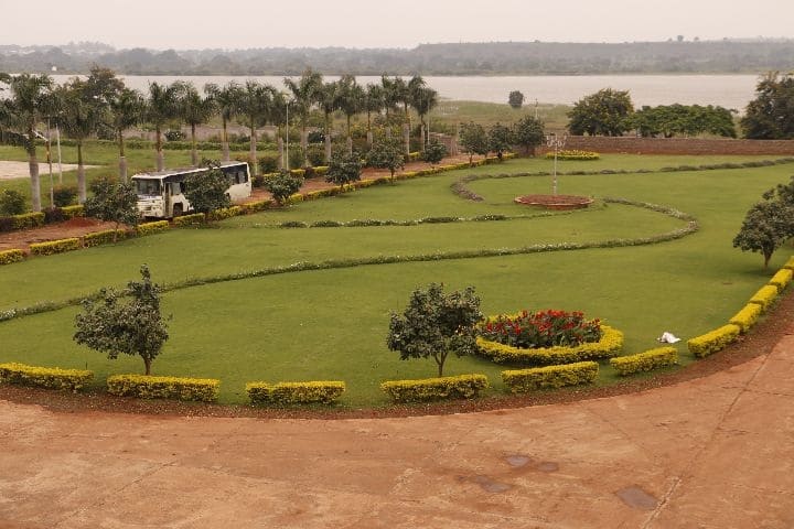 Sri Sai College of Dental Surgery campus in Vikarabad, Telangana, India — photo 1