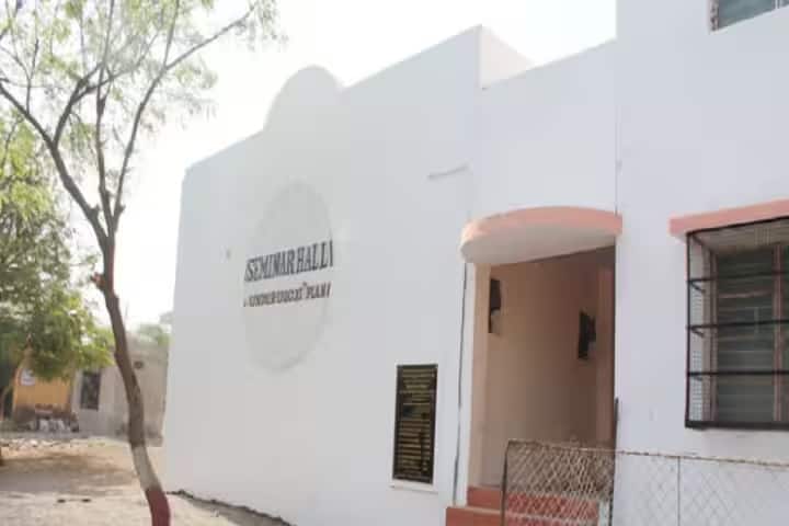JD Patil Sangludkar Mahavidyalaya campus in Daryapur, Maharashtra, India — photo 4