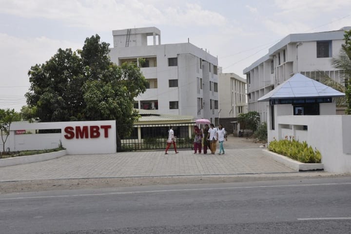 SMBT Dental College and Hospital and Post Graduate Research Center campus in Sangamner, Maharashtra, India — photo 1