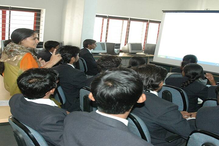 Dr Ram Manohar Lohia Institutions College of Bioscience and Technology campus in Aurangabad, Maharashtra, India — photo 3
