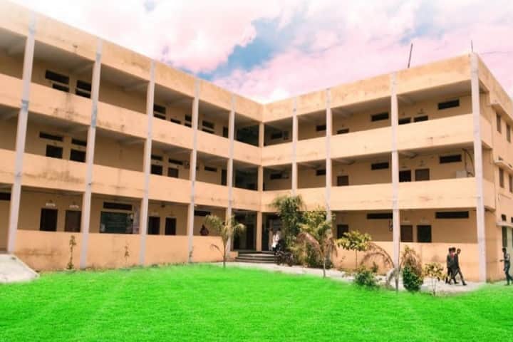 Hindustani Education Society's Azad Mahavidyalaya campus in Ausa, Maharashtra, India — photo 1