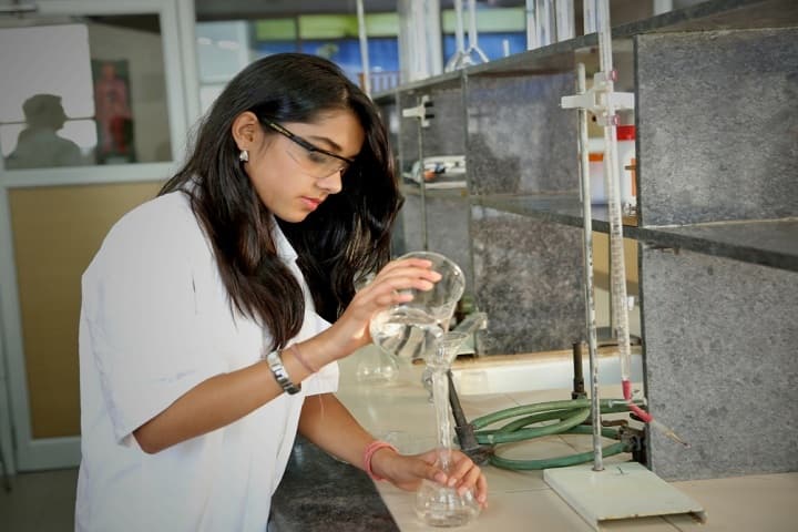 Hindustani Education Society's Azad Mahavidyalaya campus in Ausa, Maharashtra, India — photo 3