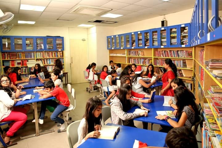 Hindustani Education Society's Azad Mahavidyalaya campus in Ausa, Maharashtra, India — photo 4