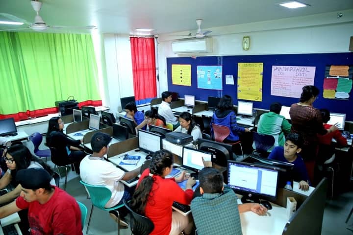 Hindustani Education Society's Azad Mahavidyalaya campus in Ausa, Maharashtra, India — photo 5