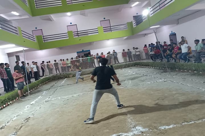 Varun Arjun Medical College campus in Shahjahanpur, Uttar Pradesh, India — photo 4