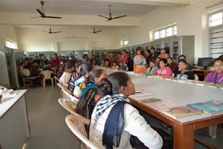 Smt Rasilaben Ranchodbhai Haribhai Patel Mahila Arts College campus in Mehsana, Gujarat, India — photo 5