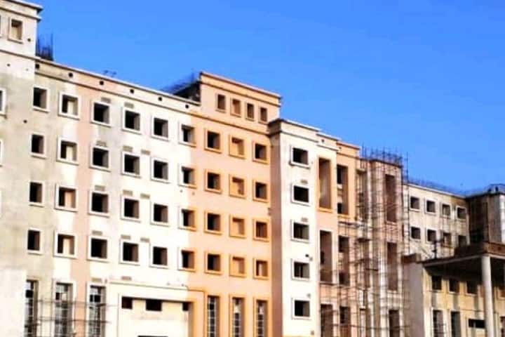 Uma Nath Singh Autonomous State Medical College campus in Jaunpur, Uttar Pradesh, India — photo 1