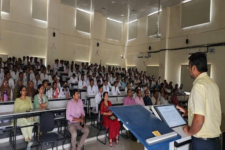 Uma Nath Singh Autonomous State Medical College campus in Jaunpur, Uttar Pradesh, India — photo 5