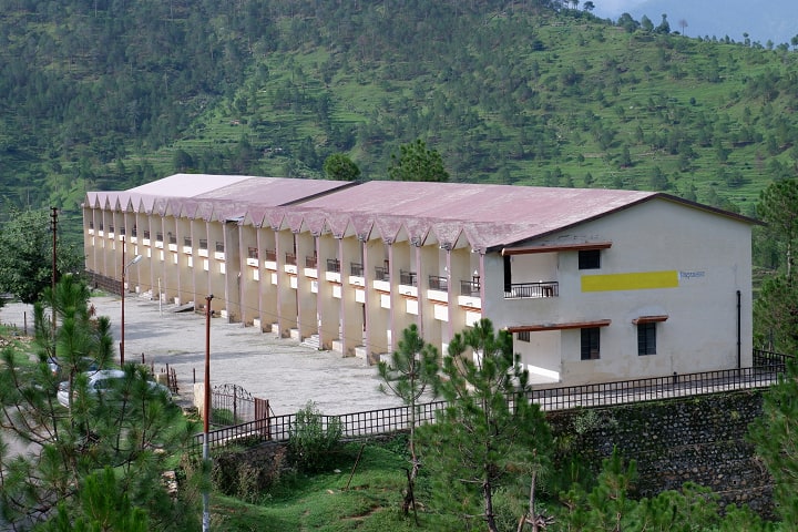 Barfiya Lal Juwantha Government Degree College campus in Uttarkashi, Uttarakhand, India — photo 1