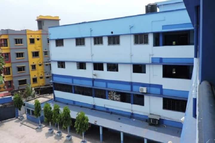 Lalbaba College campus in Howrah, West Bengal, India — photo 1