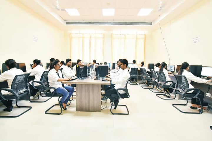 TS Misra Medical College and Hospital campus in Lucknow, Uttar Pradesh, India — photo 6