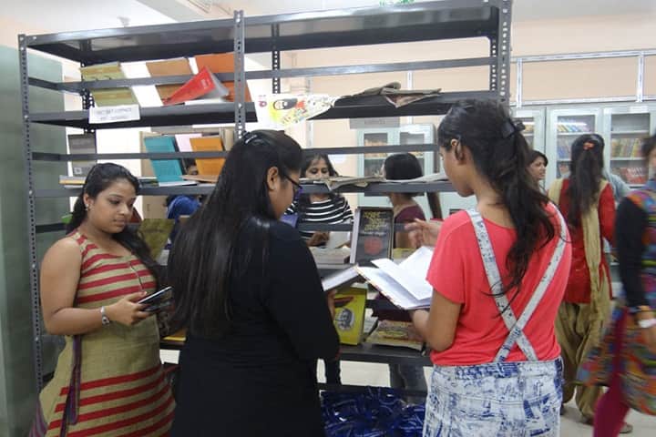 Women's College campus in Kolkata, West Bengal, India — photo 4