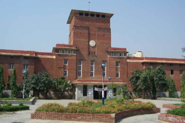 DU Delhi campus in New Delhi, Delhi, India — photo 2