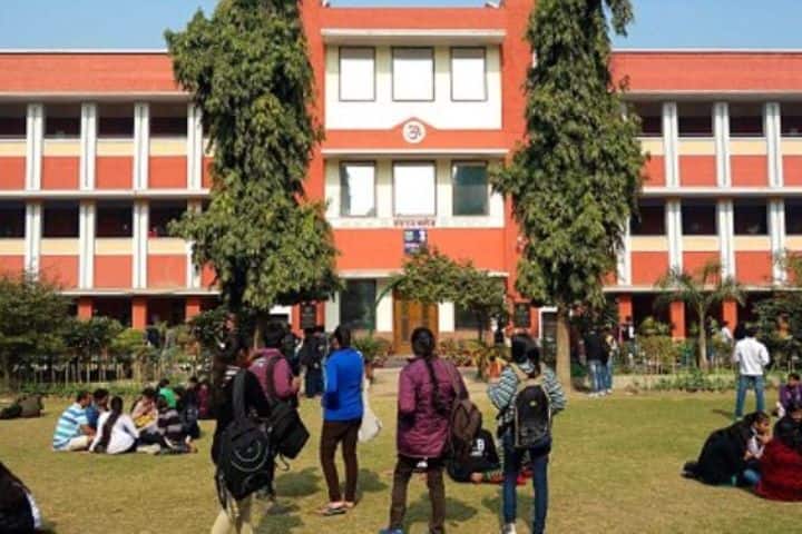 DU Delhi campus in New Delhi, Delhi, India — photo 3