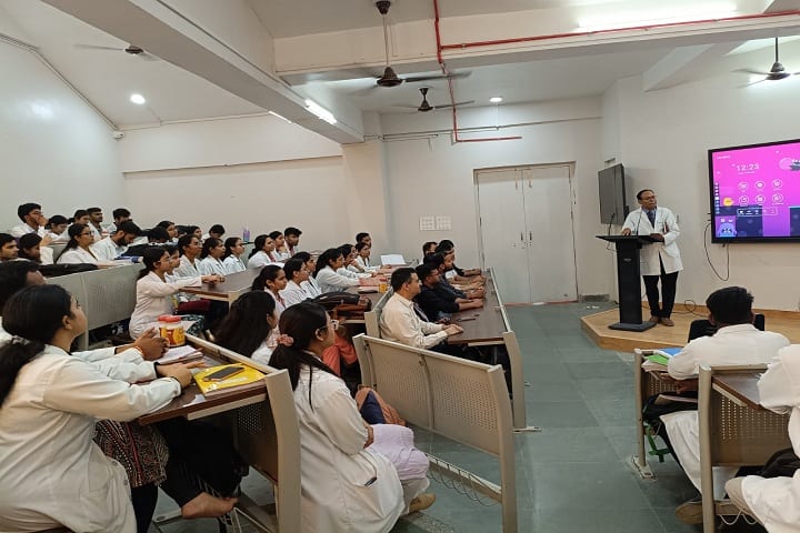 Shri Gorakshnath Medical College Hospital and Research Centre campus in Gorakhpur, Uttar Pradesh, India — photo 1