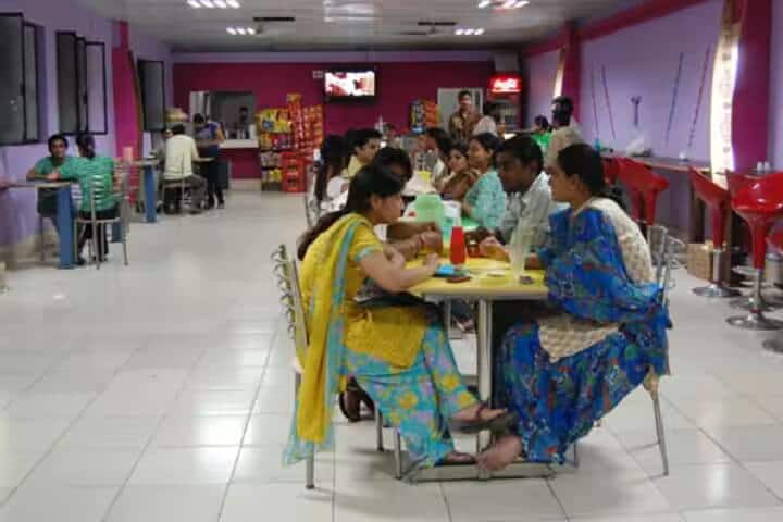 Sardar Patel Post Graduate Institute of Dental and Medical Sciences campus in Lucknow, Uttar Pradesh, India — photo 6
