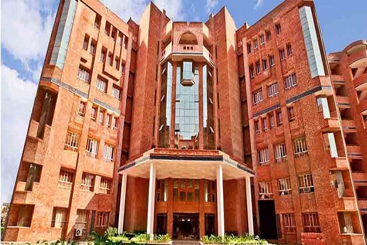 Sharda School of Medical Sciences and Research campus in Greater Noida, Uttar Pradesh, India — photo 1