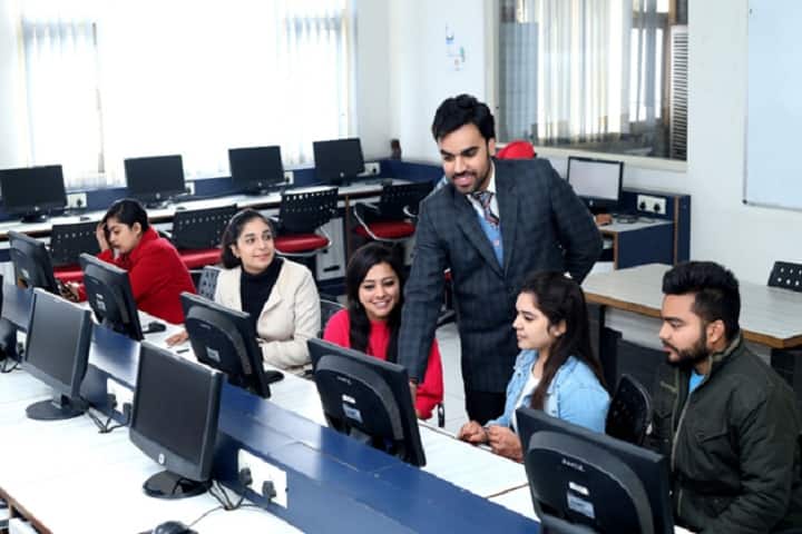 Guru Nanak Dev Khalsa Girls College campus in Bathinda, Punjab, India — photo 2