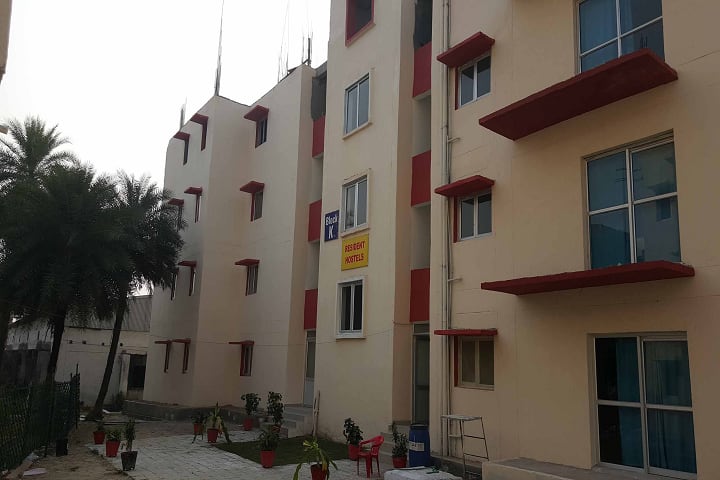 Saraswati Medical College campus in Unnao, Uttar Pradesh, India — photo 1