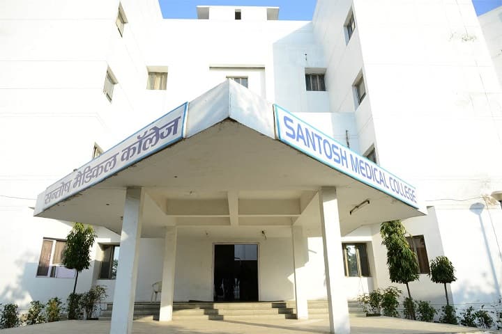 Santosh Medical College campus in Ghaziabad, Uttar Pradesh, India — photo 1